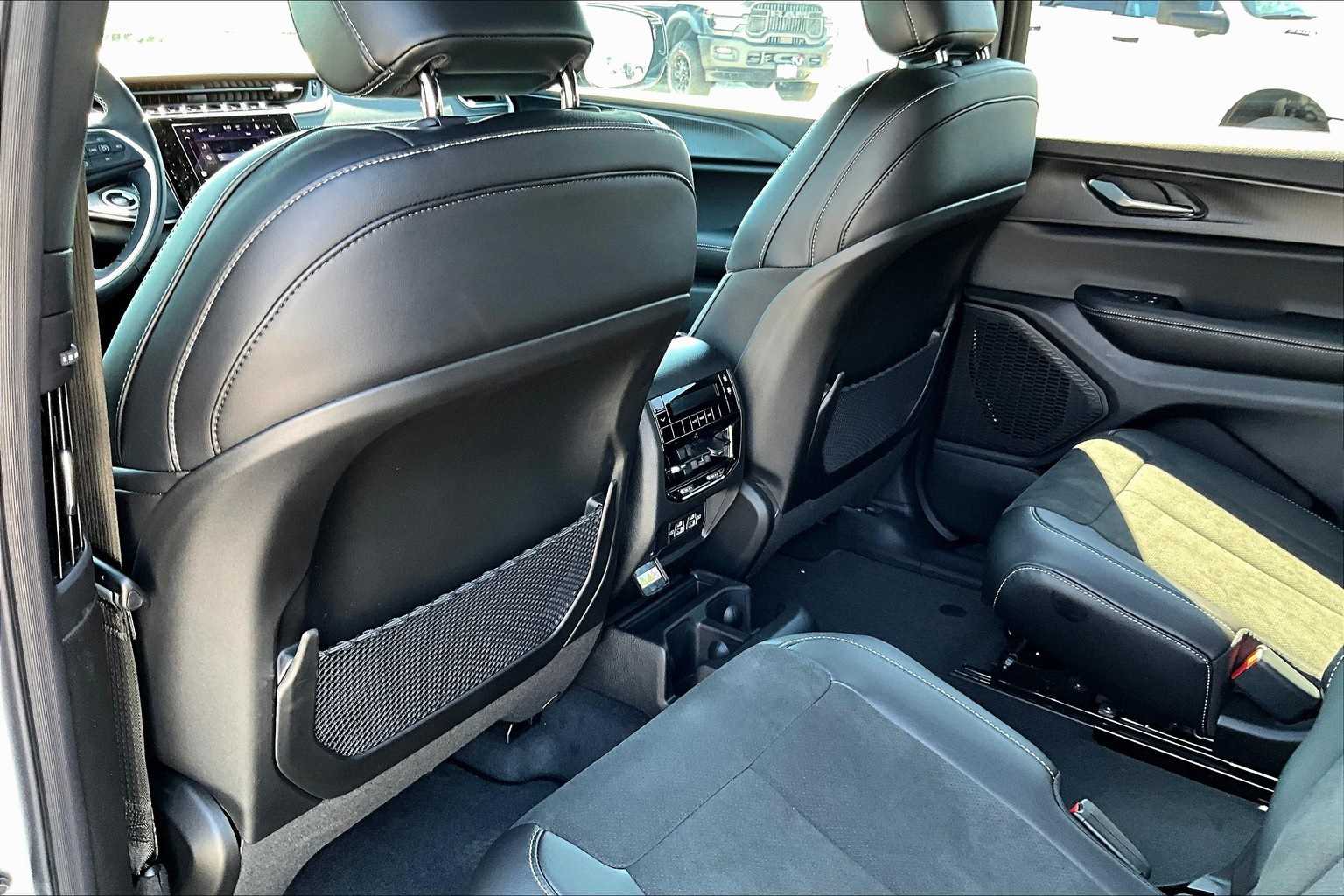 Thumbnail: 2025 Jeep Grand Cherokee - 11