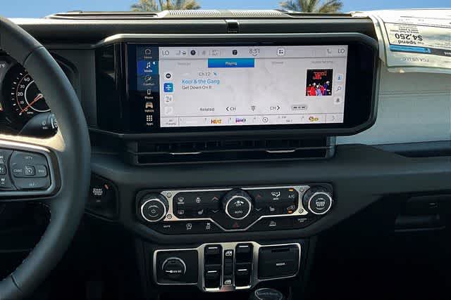 Thumbnail: 2025 Jeep Gladiator - 14