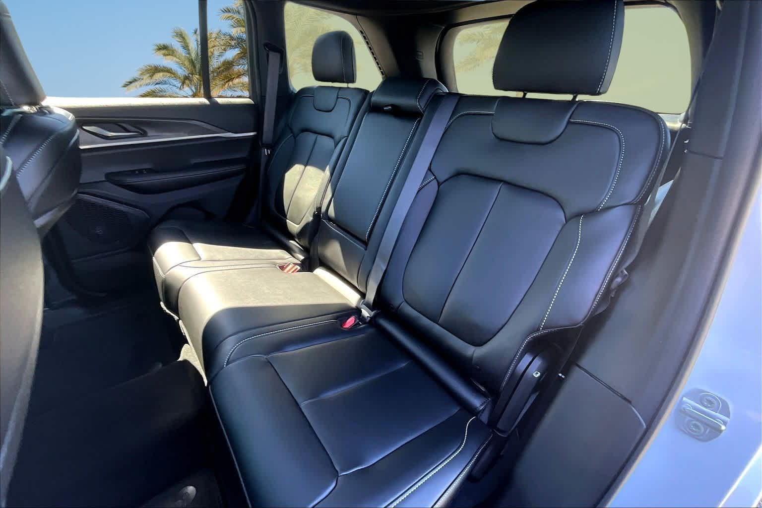 Thumbnail: 2025 Jeep Grand Cherokee - 13