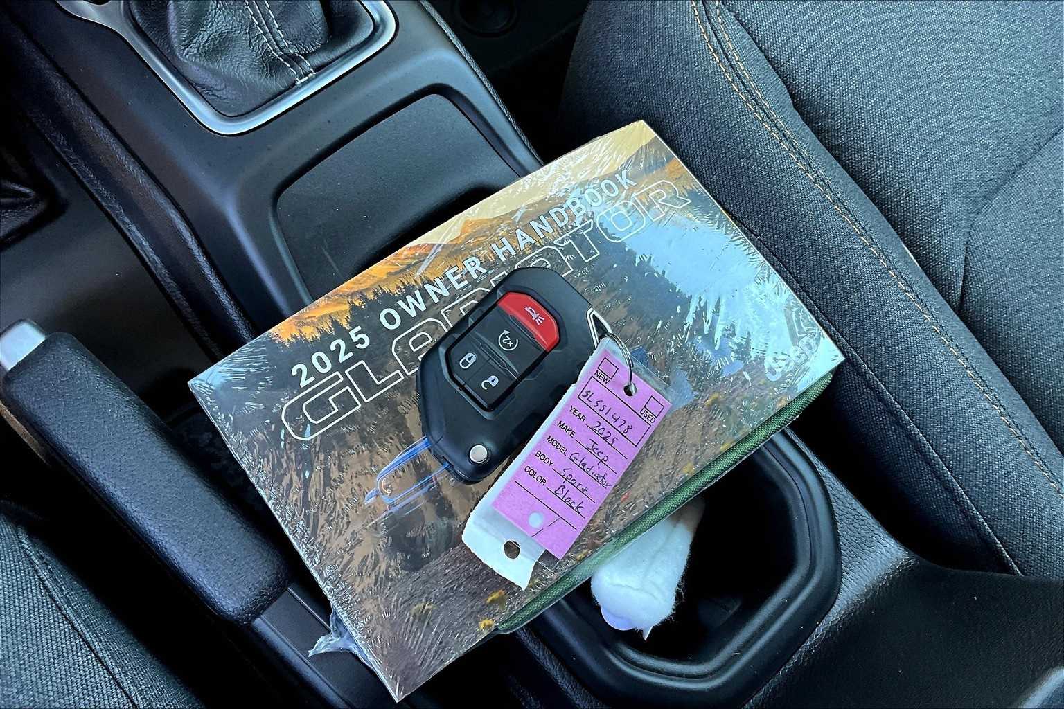 Thumbnail: 2025 Jeep Gladiator - 19