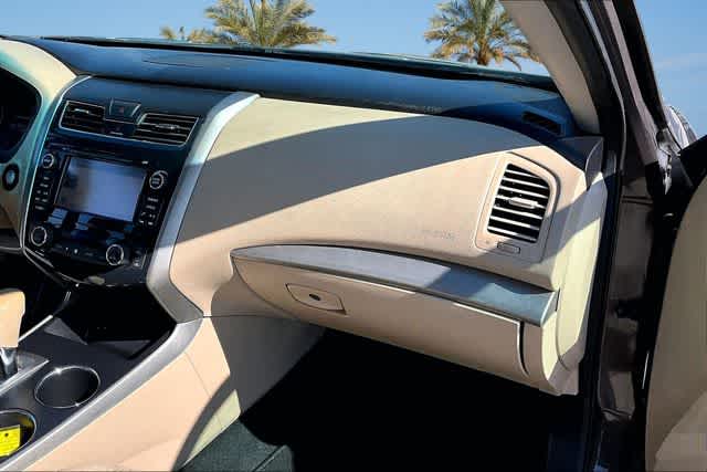 Thumbnail: 2015 Nissan Altima - 23