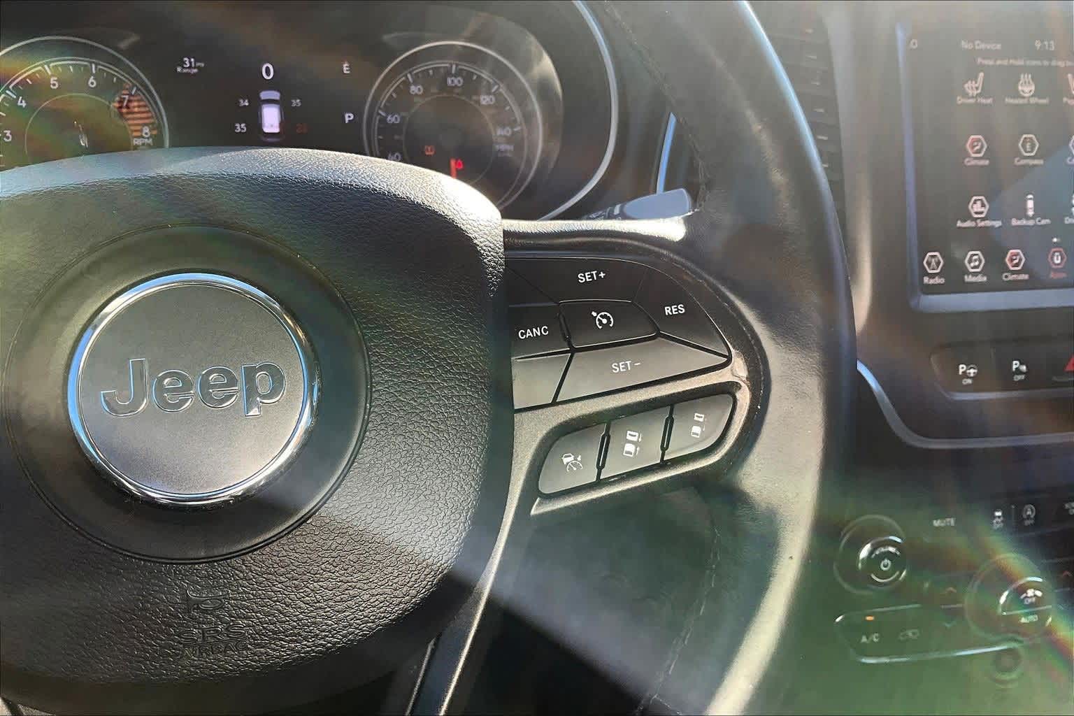 Thumbnail: 2019 Jeep Cherokee - 24