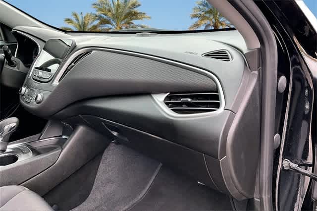 Thumbnail: 2024 Chevrolet Malibu - 21