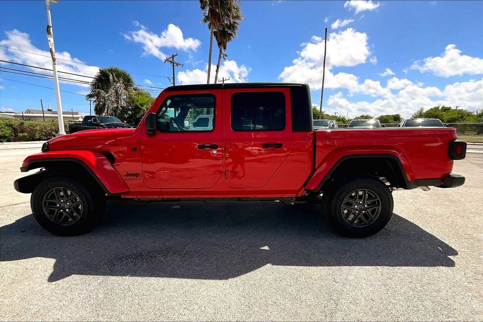 Thumbnail: 2025 Jeep Gladiator - 3