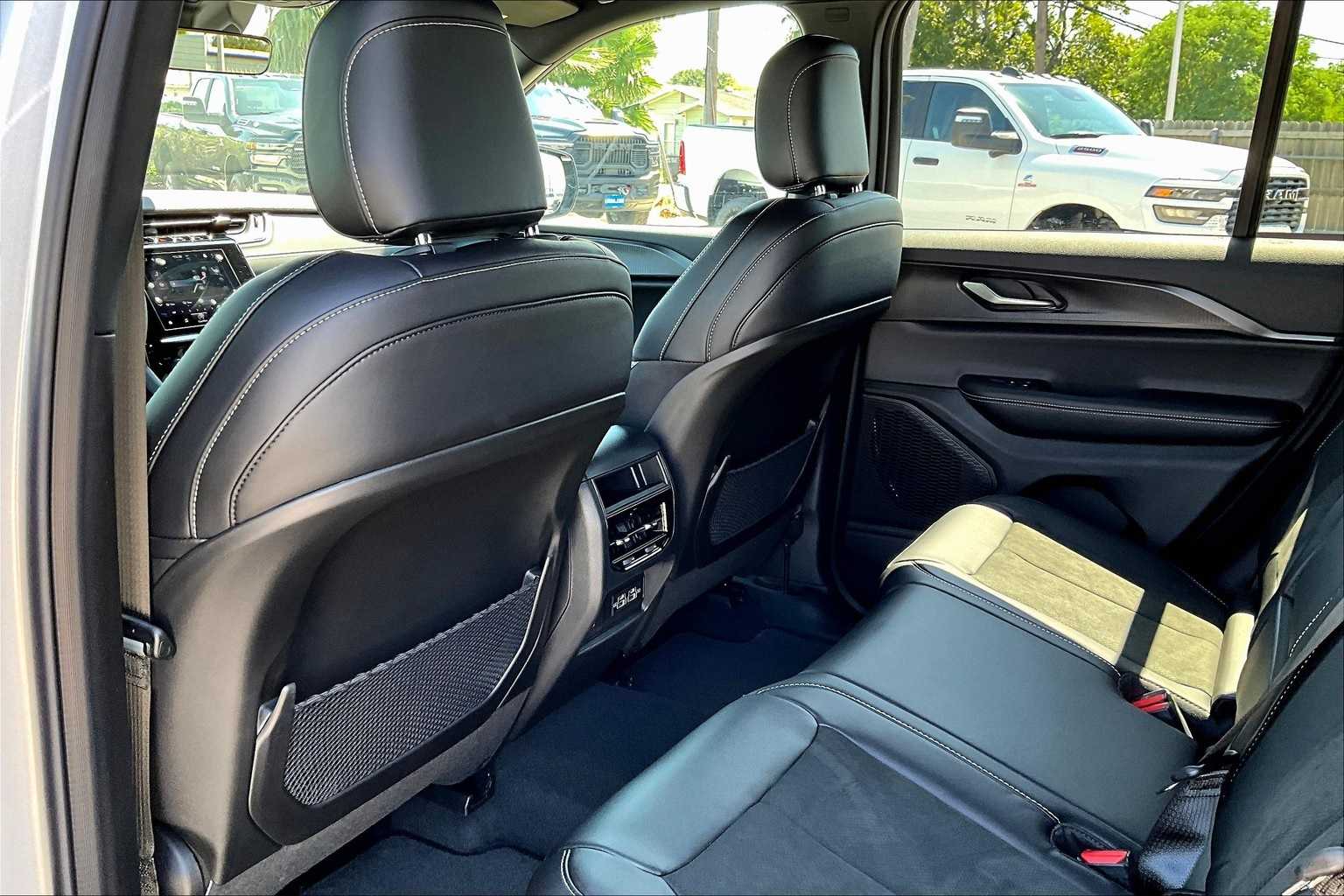 Thumbnail: 2025 Jeep Grand Cherokee - 11