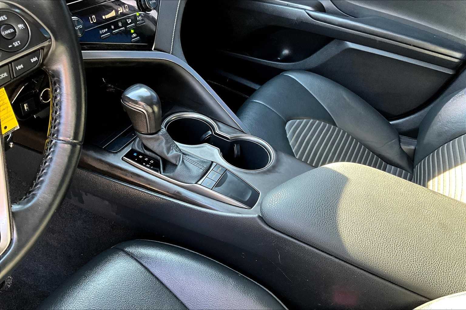 Thumbnail: 2022 Toyota Camry - 16
