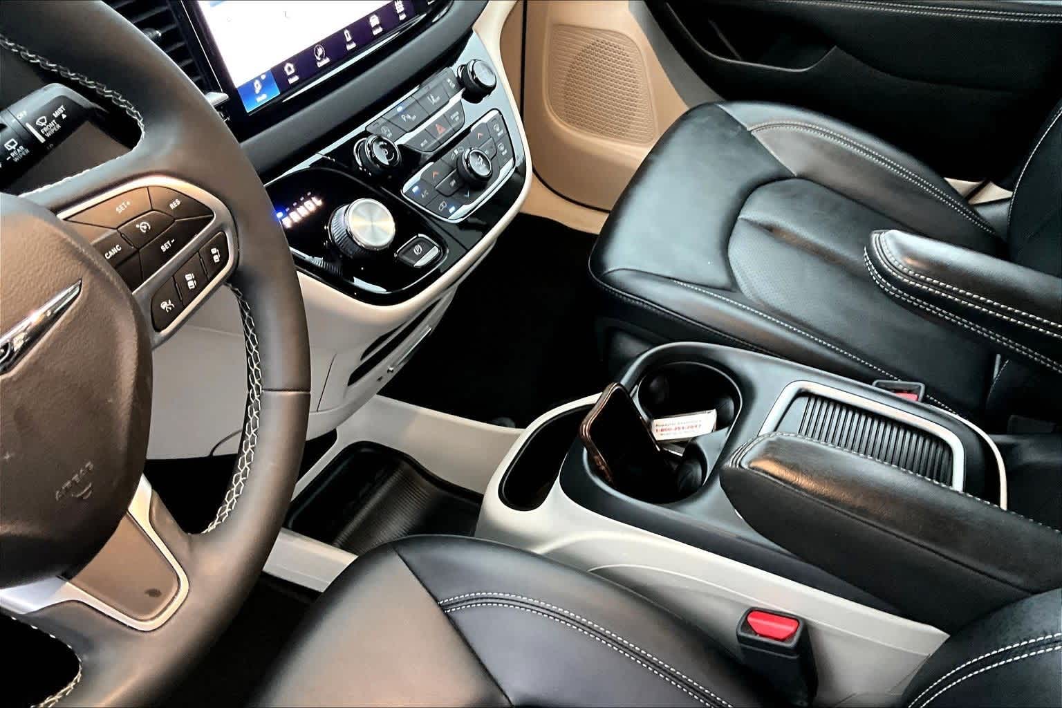 Thumbnail: 2024 Chrysler Pacifica - 17