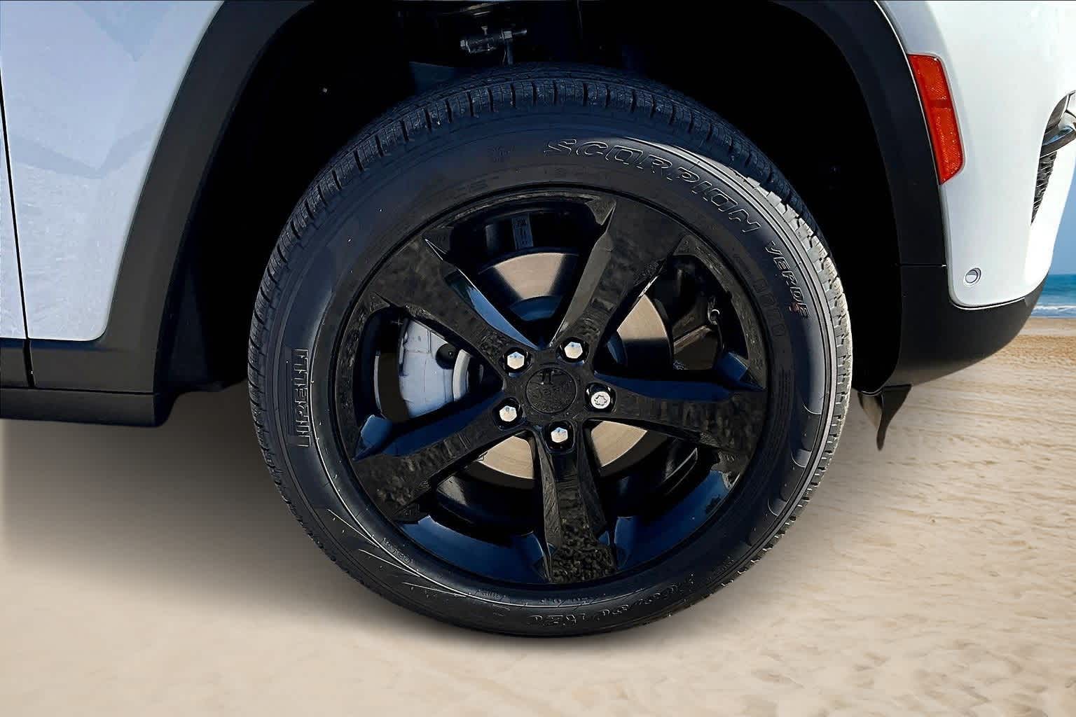 Thumbnail: 2025 Jeep Grand Cherokee - 8