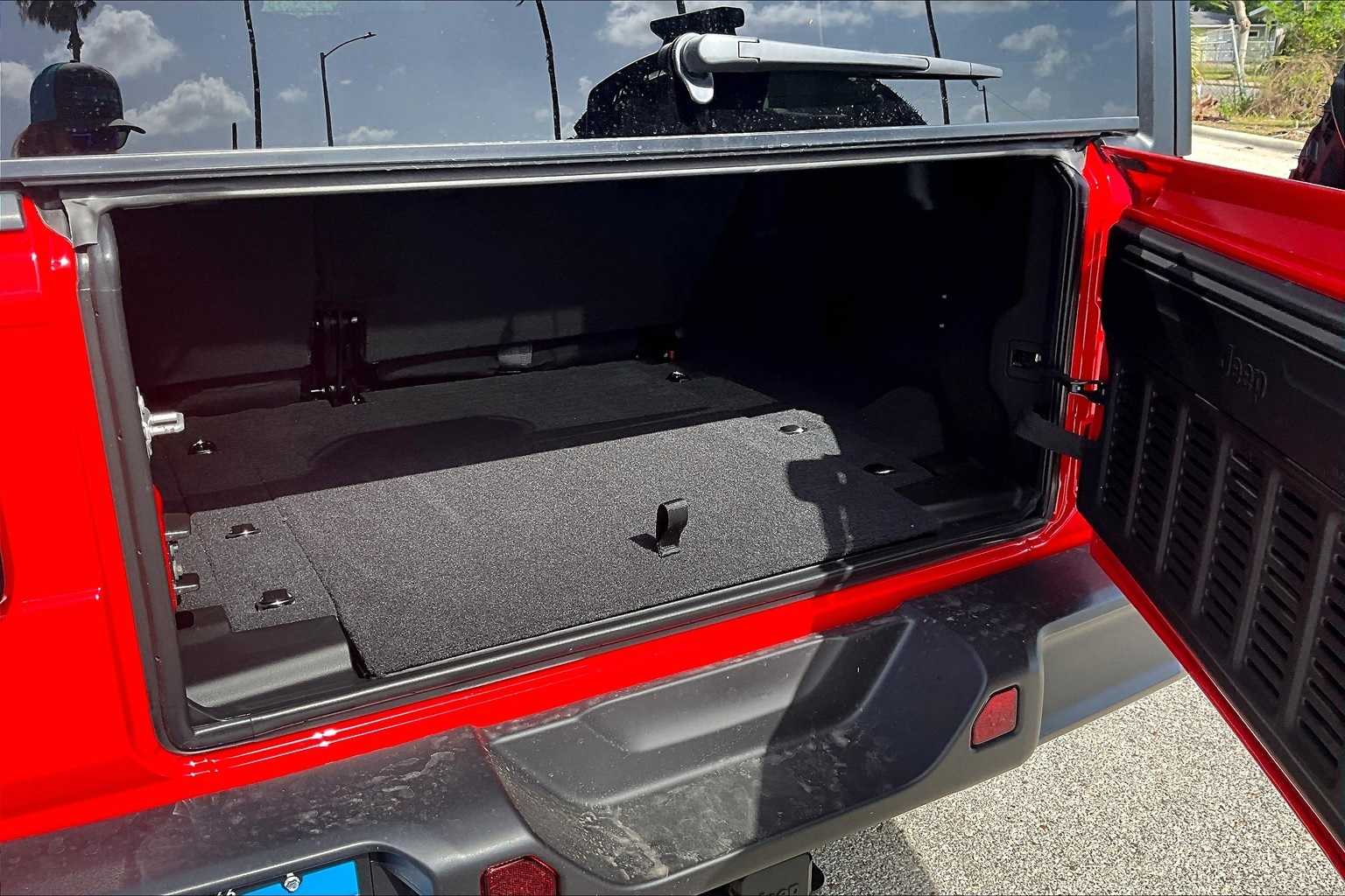 Thumbnail: 2025 Jeep Wrangler - 18