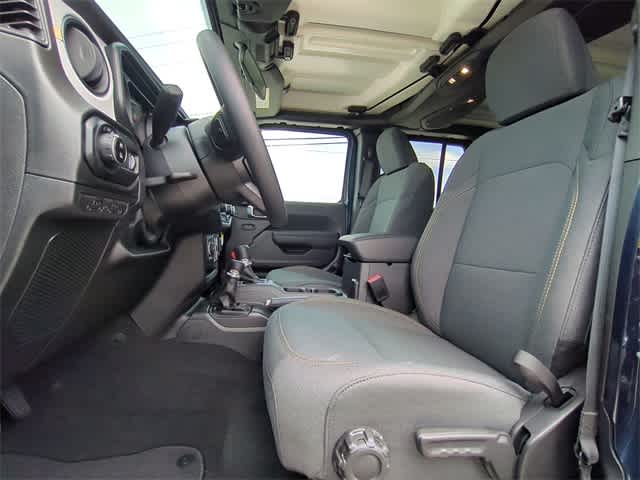 Thumbnail: 2025 Jeep Gladiator - 17