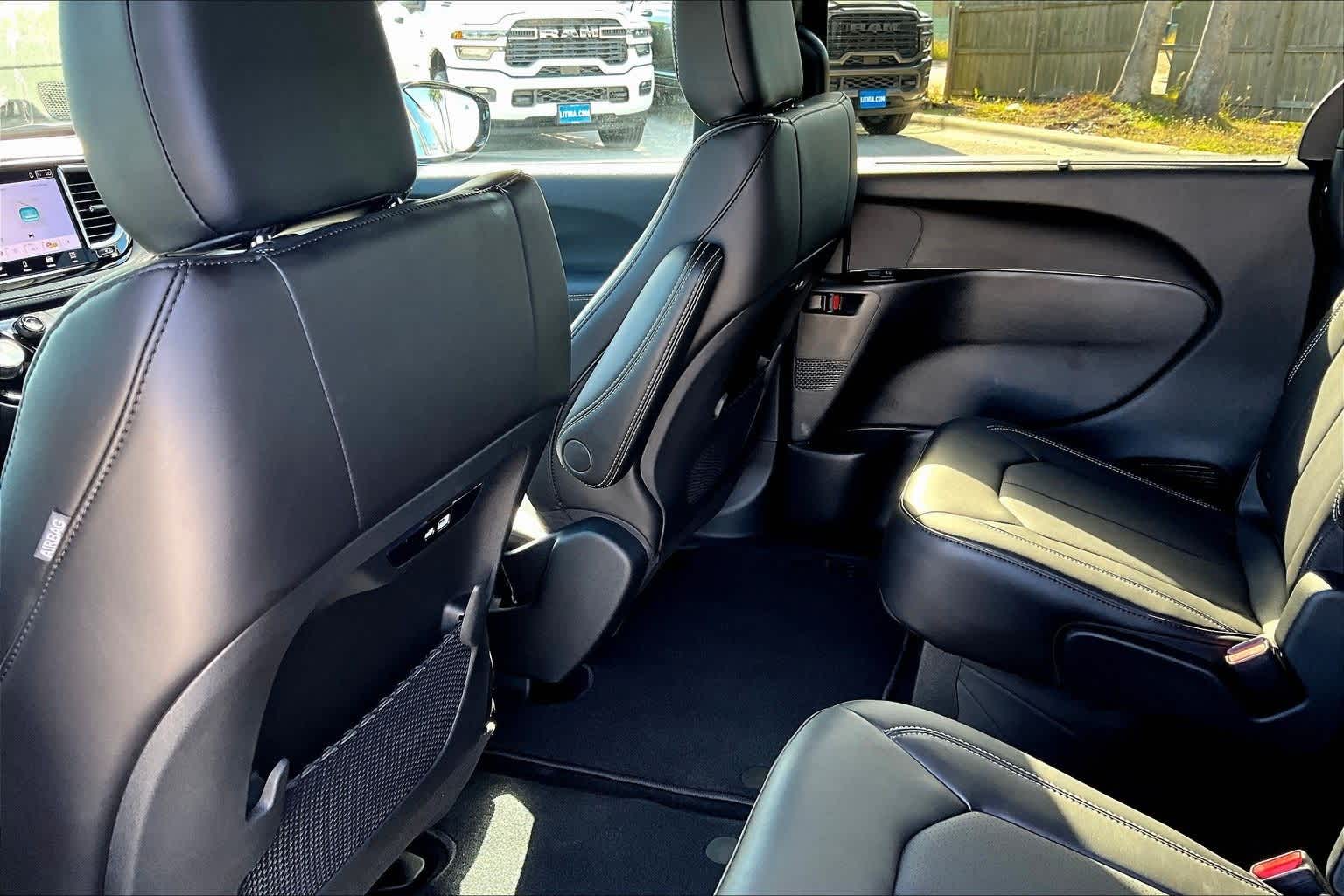 Thumbnail: 2026 Chrysler Pacifica - 12