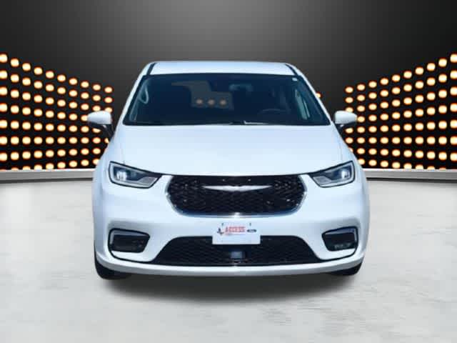 Thumbnail: 2023 Chrysler Pacifica - 3