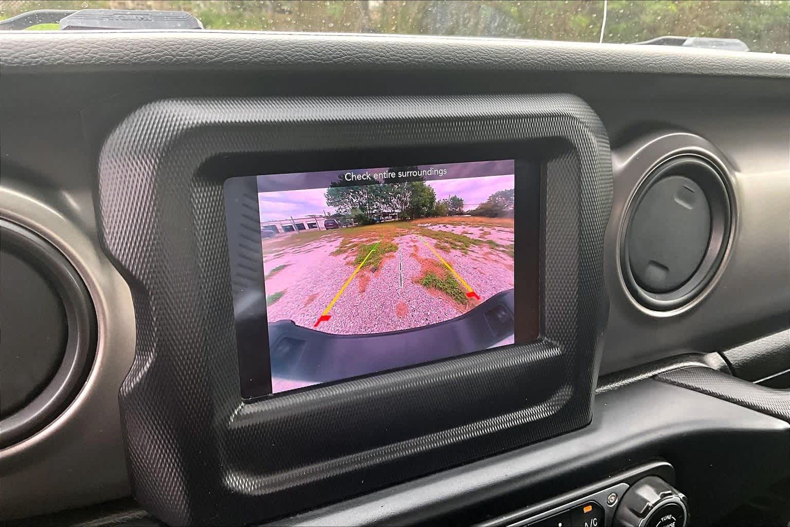 Thumbnail: 2023 Jeep Gladiator - 24