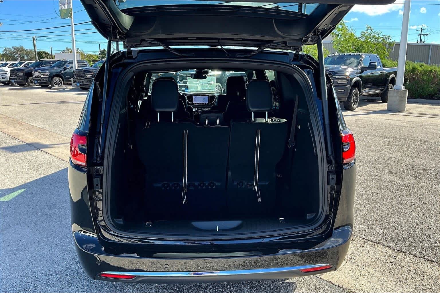 Thumbnail: 2026 Chrysler Pacifica - 19