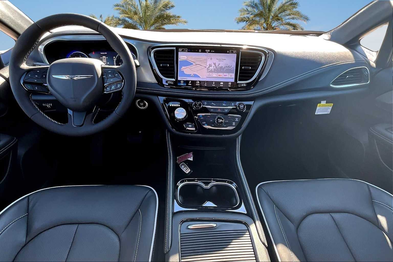 Thumbnail: 2026 Chrysler Pacifica - 9