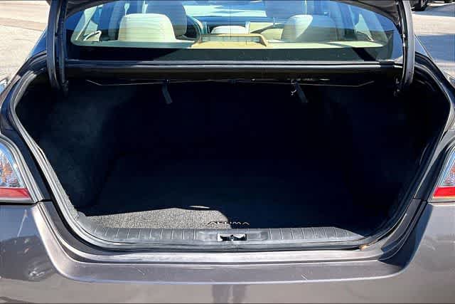 Thumbnail: 2015 Nissan Altima - 19