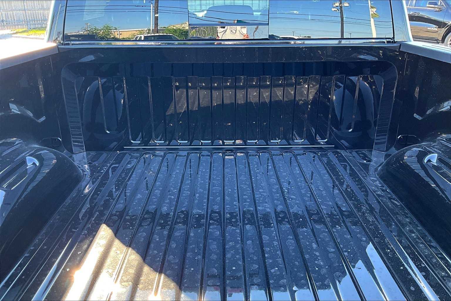 Thumbnail: 2025 RAM 1500 - 18