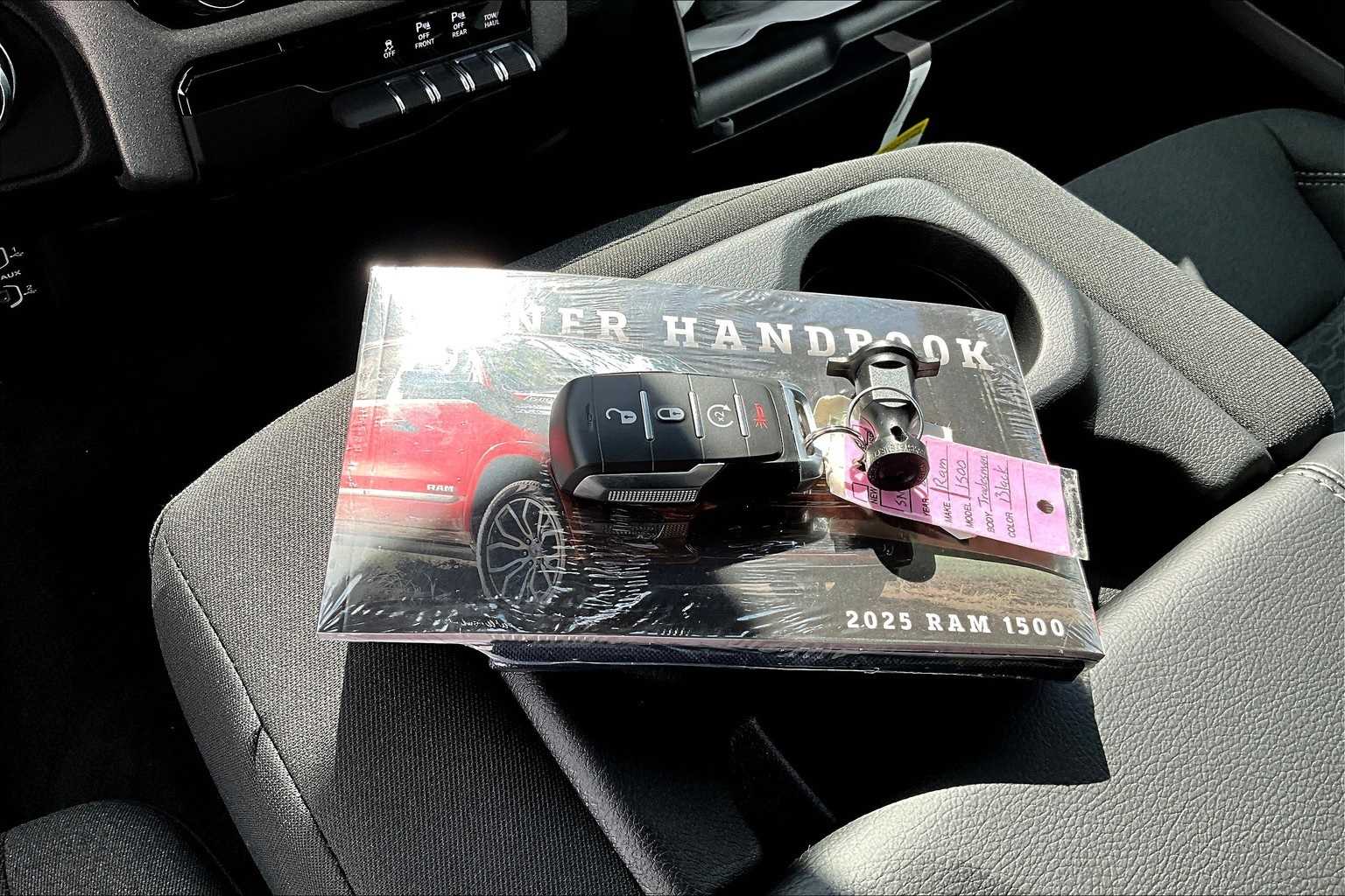 Thumbnail: 2025 RAM 1500 - 19