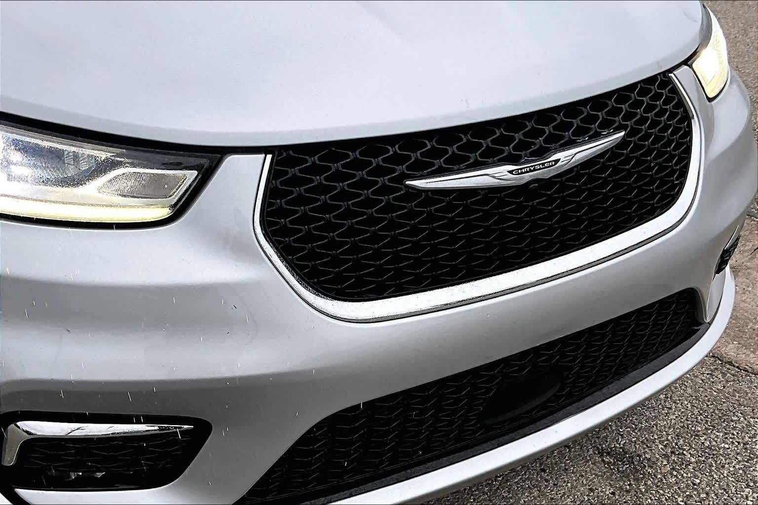 Thumbnail: 2024 Chrysler Pacifica - 32