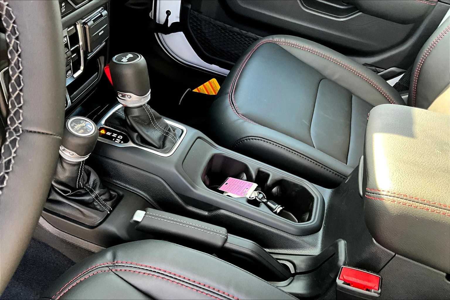 Thumbnail: 2025 Jeep Wrangler - 17