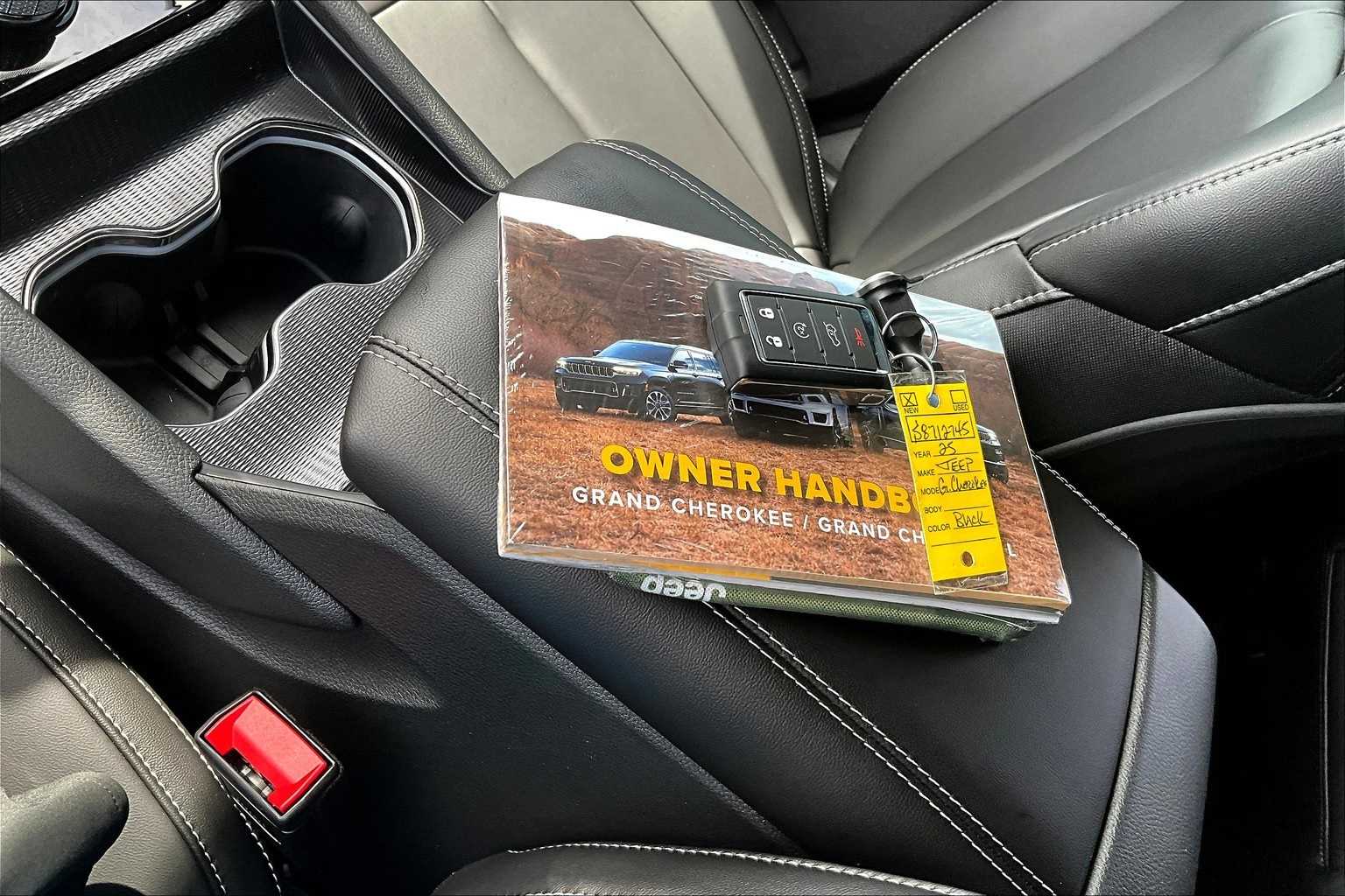 Thumbnail: 2025 Jeep Grand Cherokee - 20