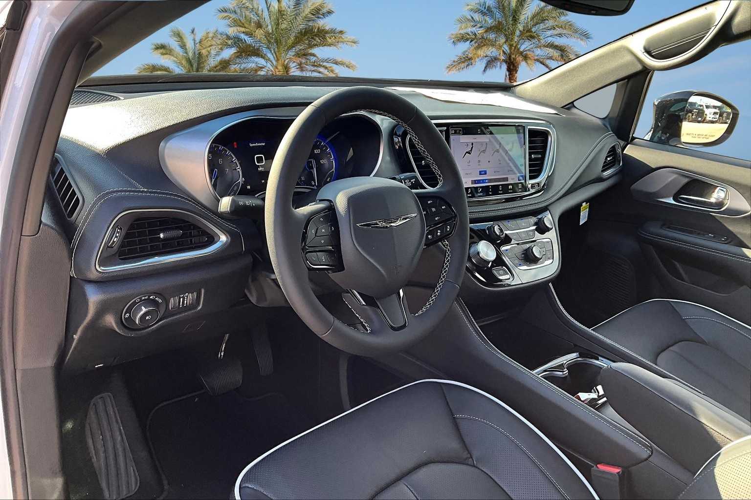 Thumbnail: 2026 Chrysler Pacifica - 2