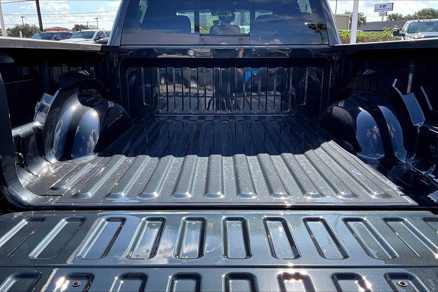 Thumbnail: 2025 RAM 1500 - 18