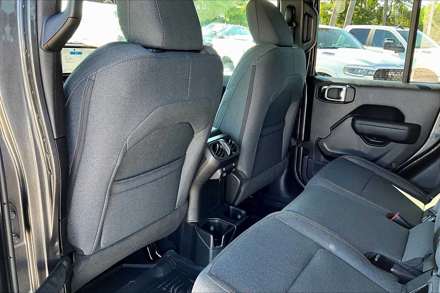 Thumbnail: 2025 Jeep Gladiator - 11