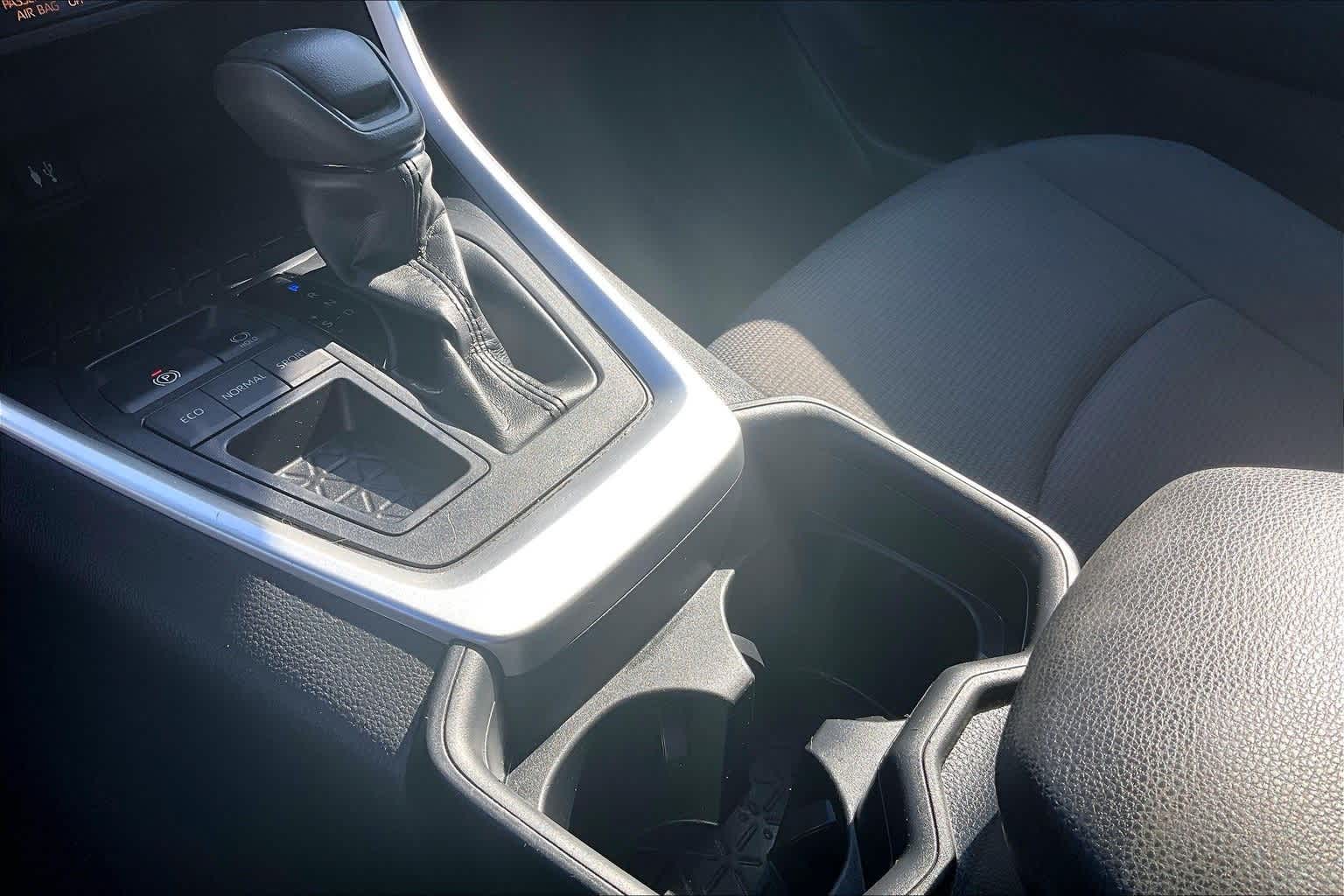 Thumbnail: 2019 Toyota RAV4 - 16