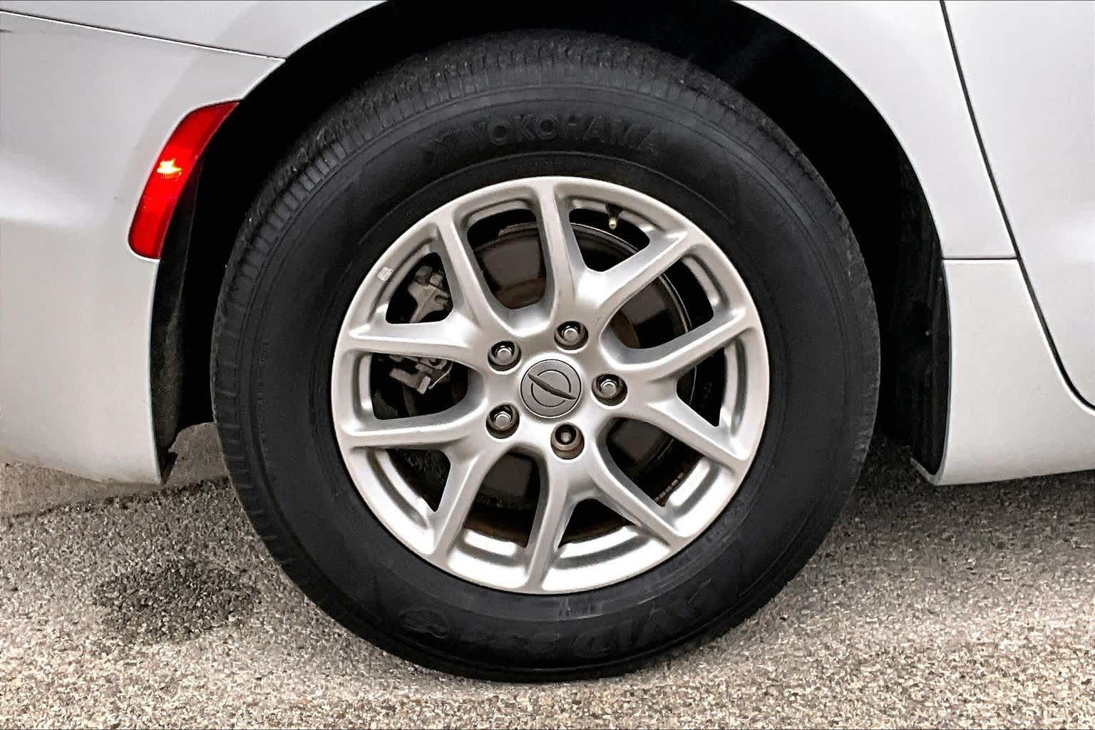 Thumbnail: 2024 Chrysler Pacifica - 35