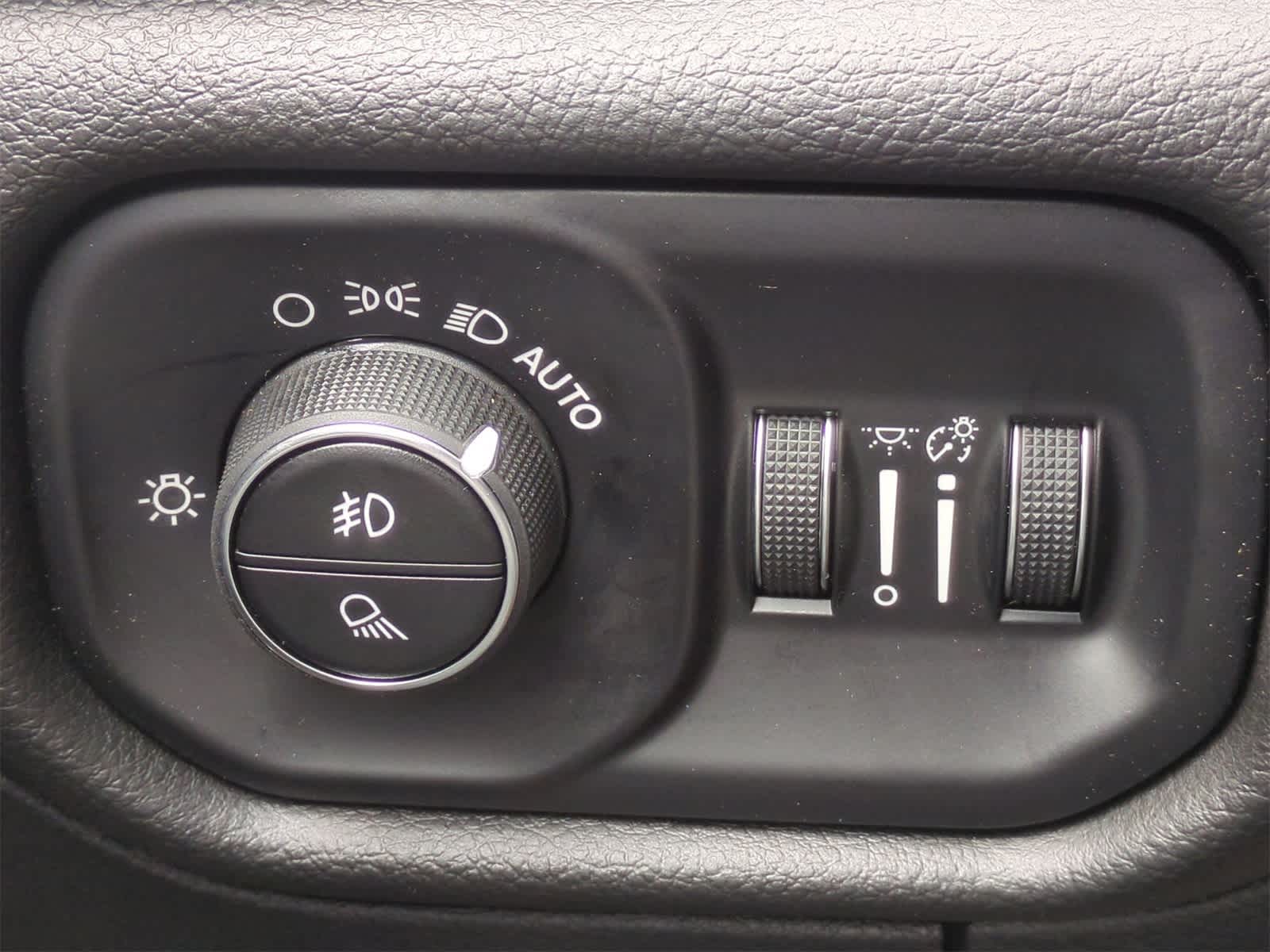 Thumbnail: 2025 RAM 1500 - 18