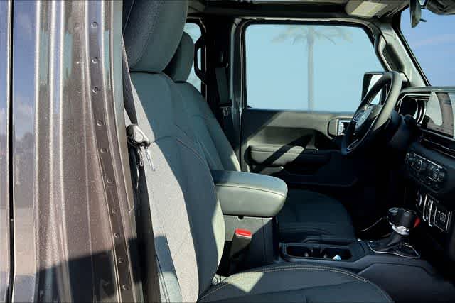 Thumbnail: 2025 Jeep Gladiator - 13