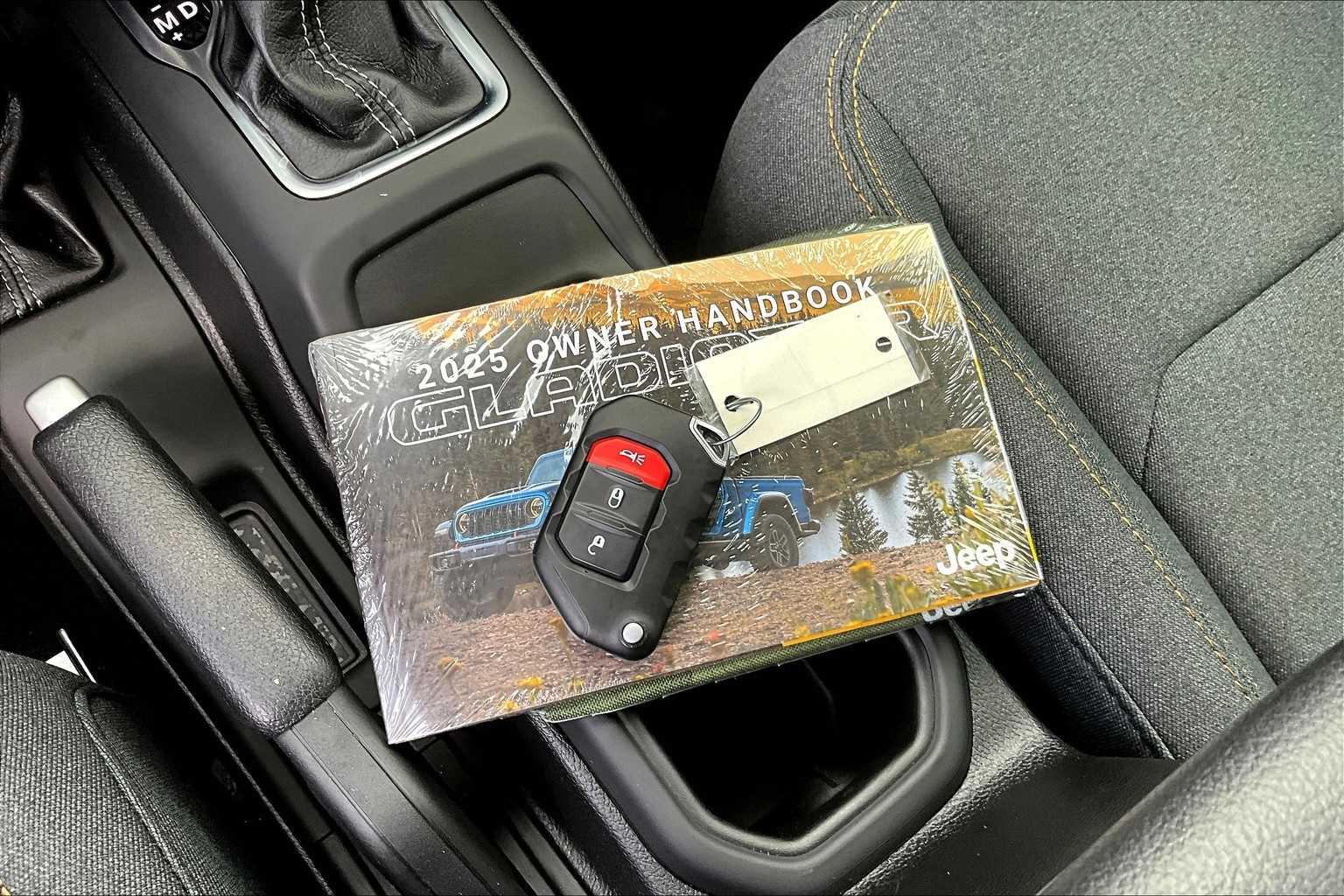 Thumbnail: 2025 Jeep Gladiator - 18