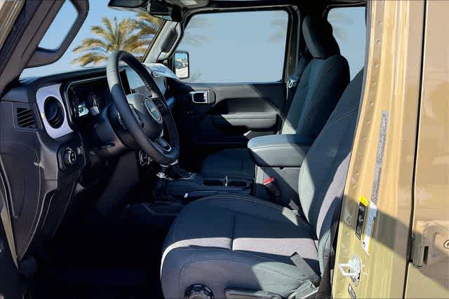 Thumbnail: 2025 Jeep Gladiator - 10