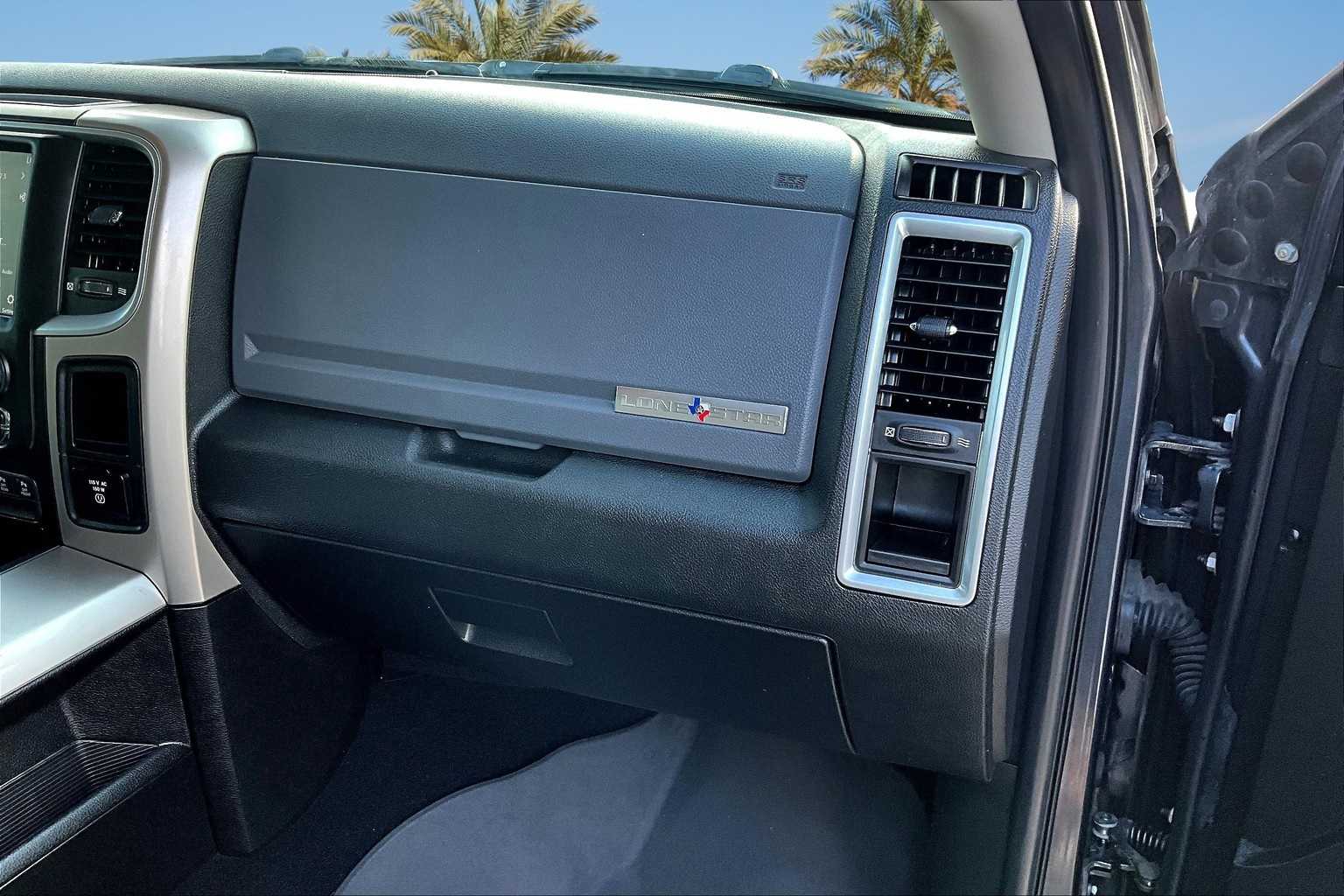 Thumbnail: 2019 RAM 1500 Classic - 22