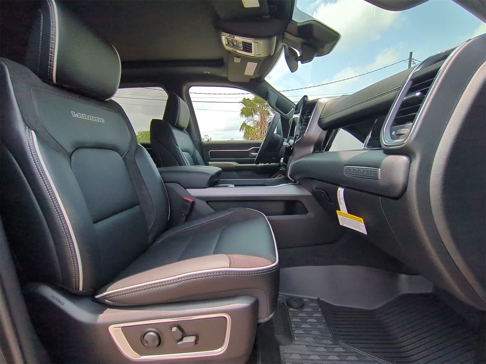 Thumbnail: 2025 RAM 1500 - 22