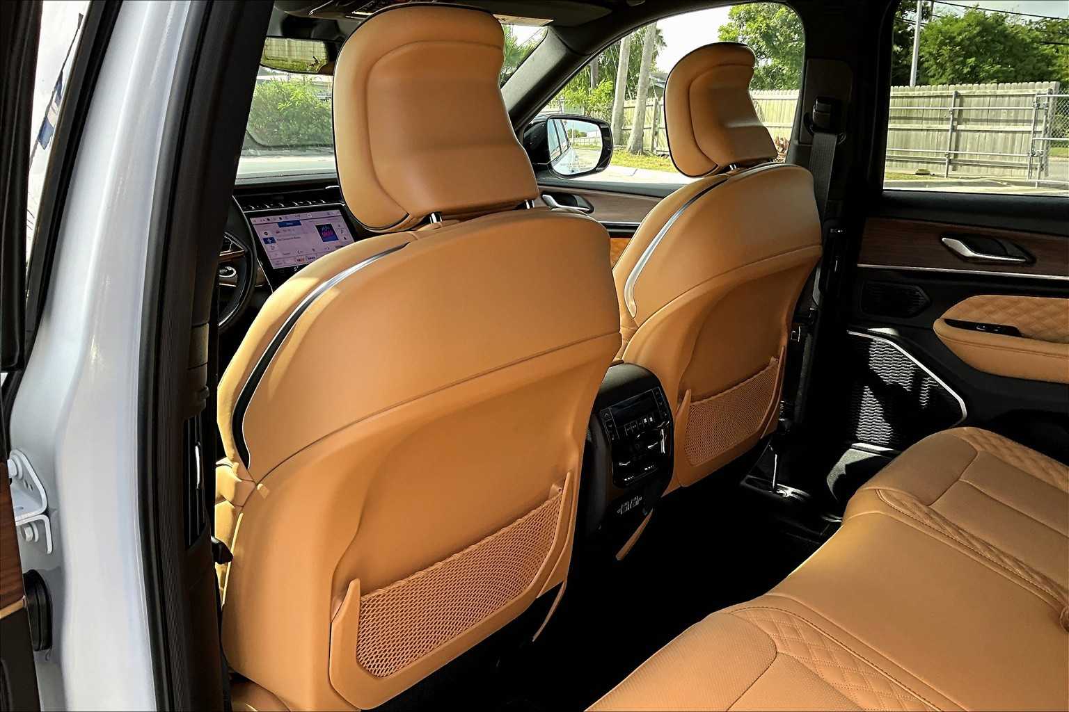 Thumbnail: 2025 Jeep Grand Cherokee - 12
