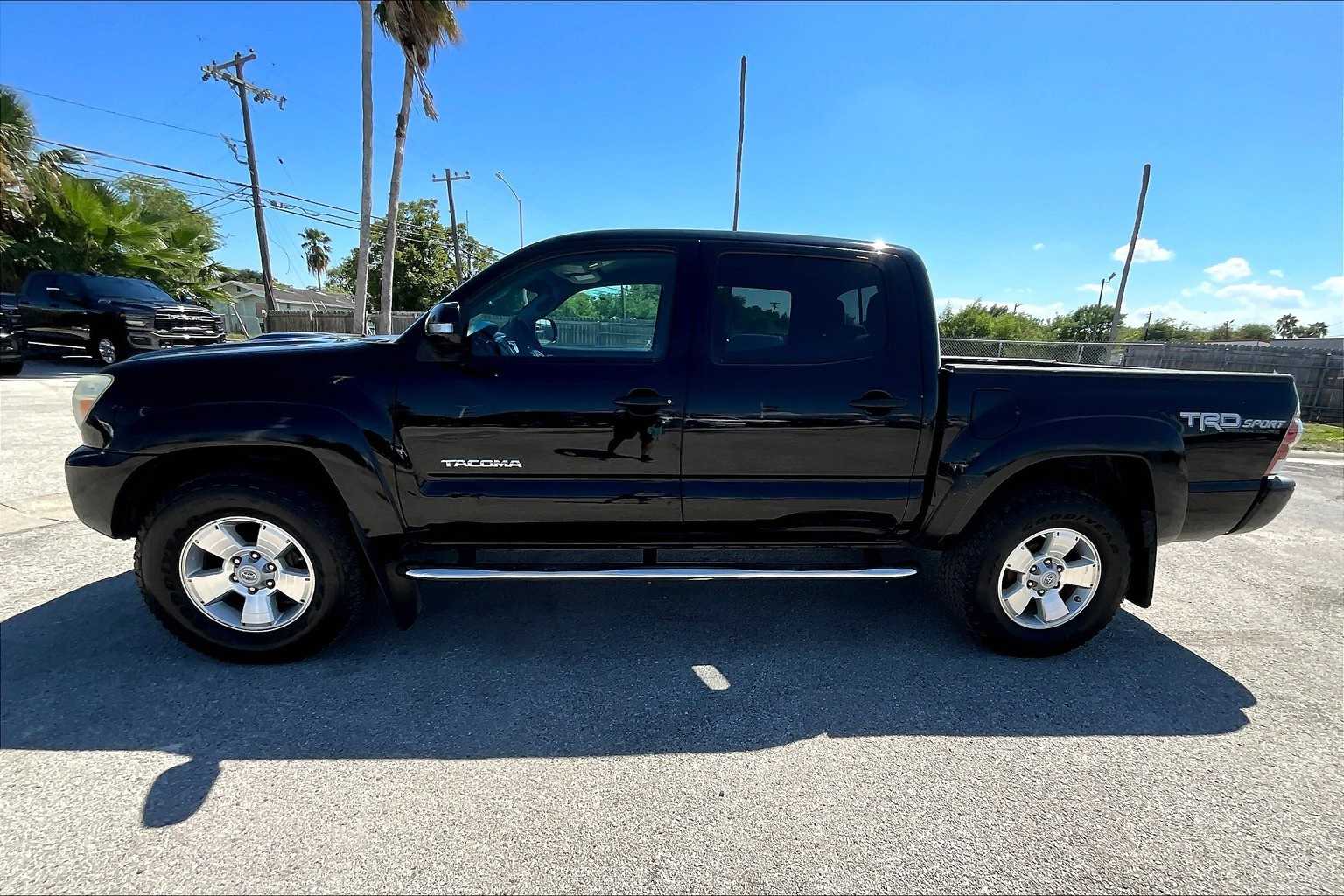 2015 Toyota Tacoma PreRunner V6 photo 3
