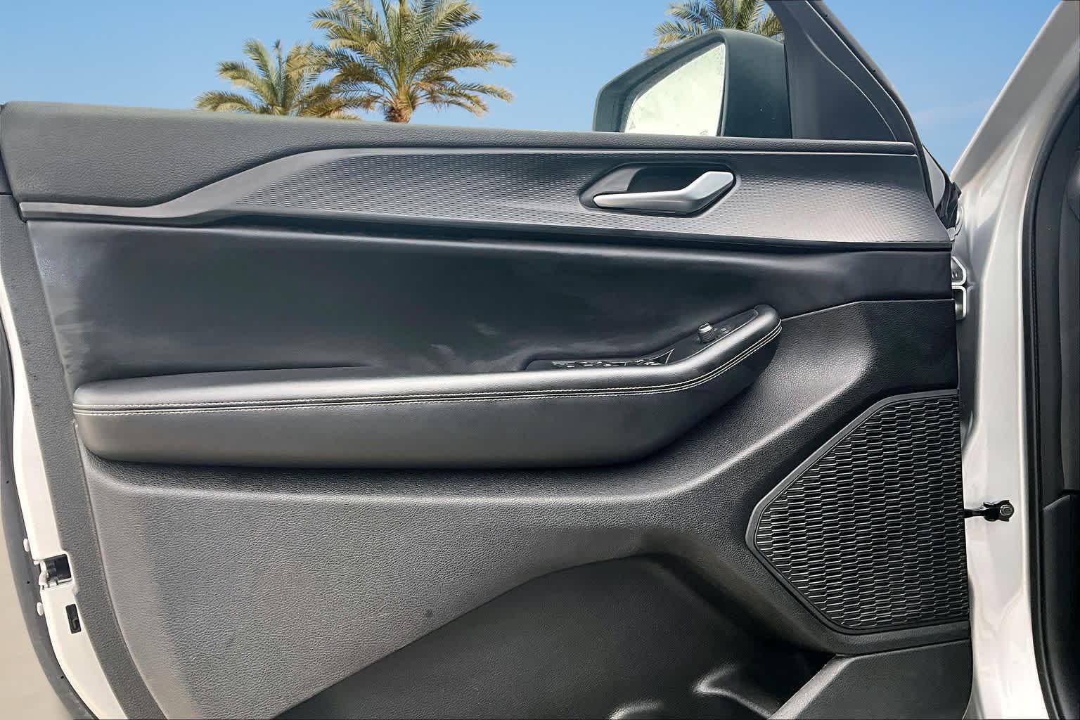 Thumbnail: 2023 Jeep Grand Cherokee - 25