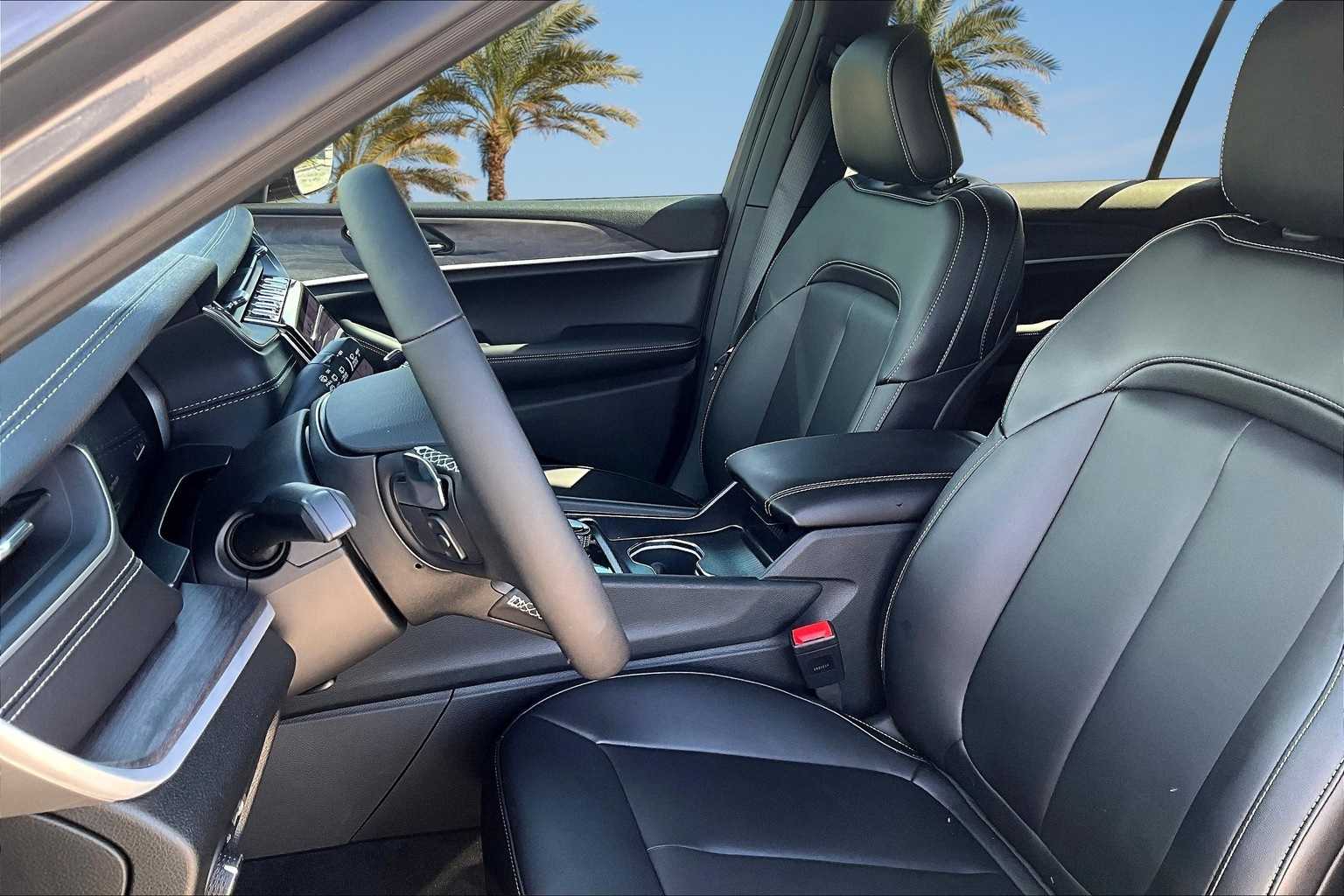 Thumbnail: 2025 Jeep Grand Cherokee - 11