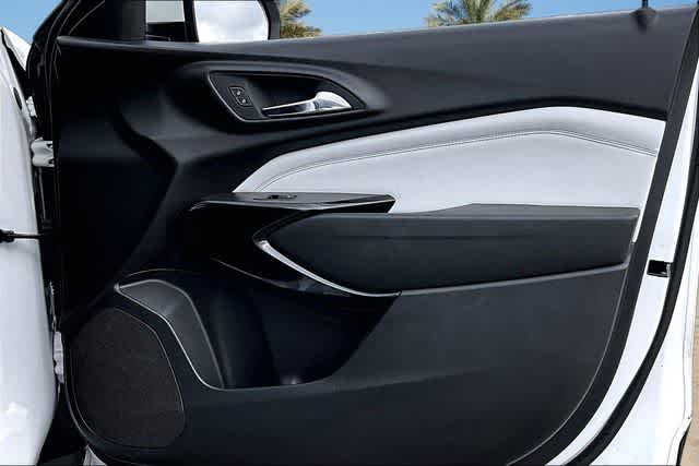 Thumbnail: 2025 Chevrolet Trax - 17