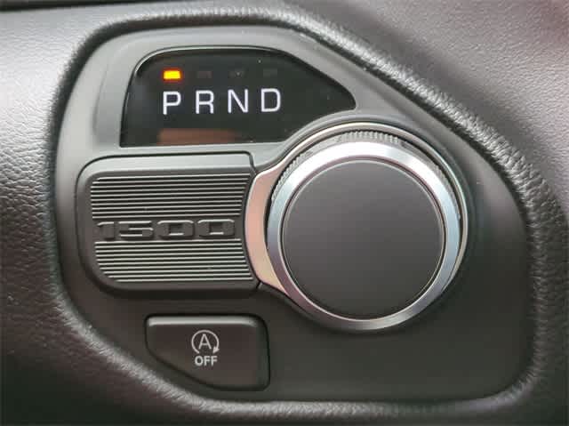 Thumbnail: 2025 RAM 1500 - 32