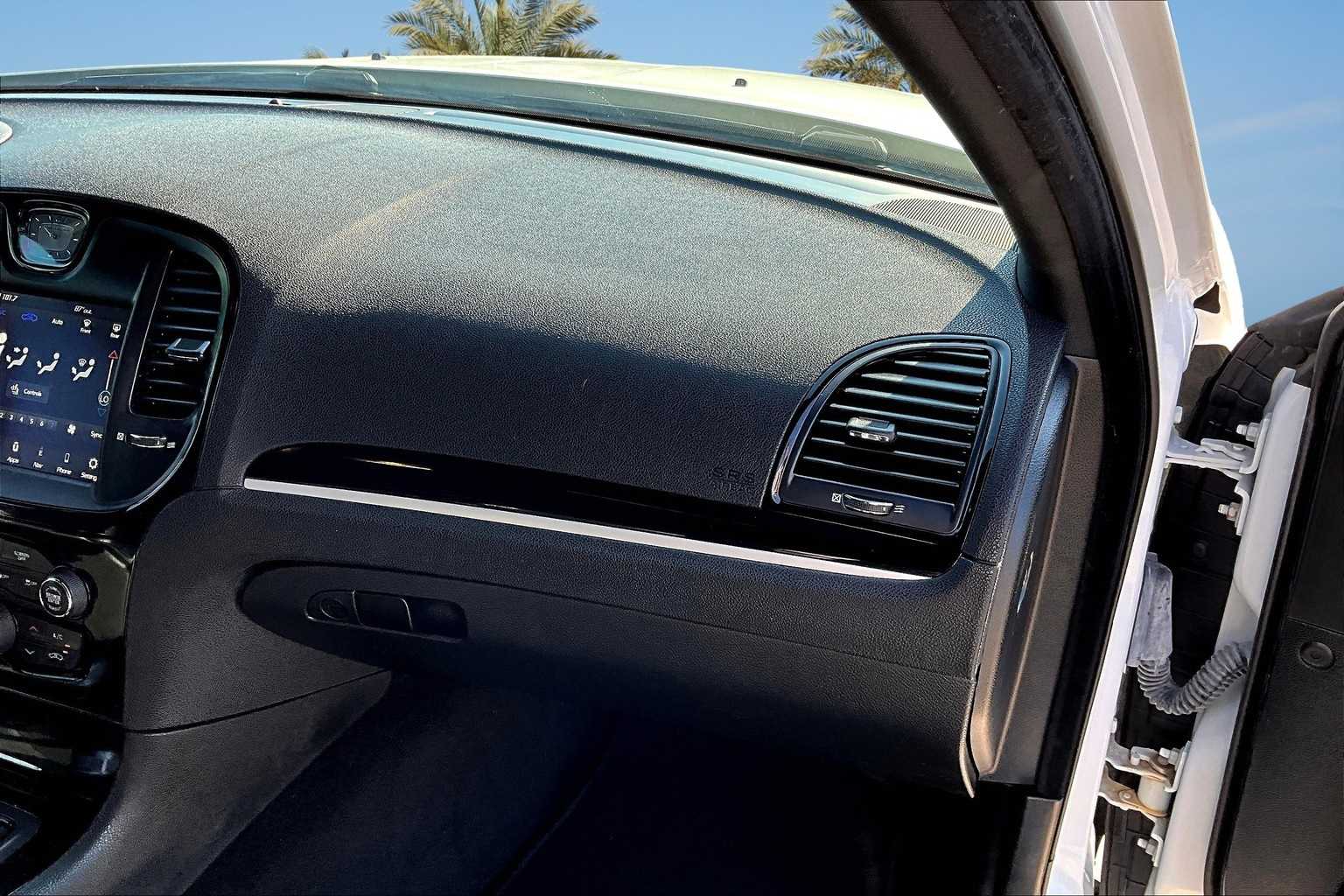 Thumbnail: 2023 Chrysler 300 - 23