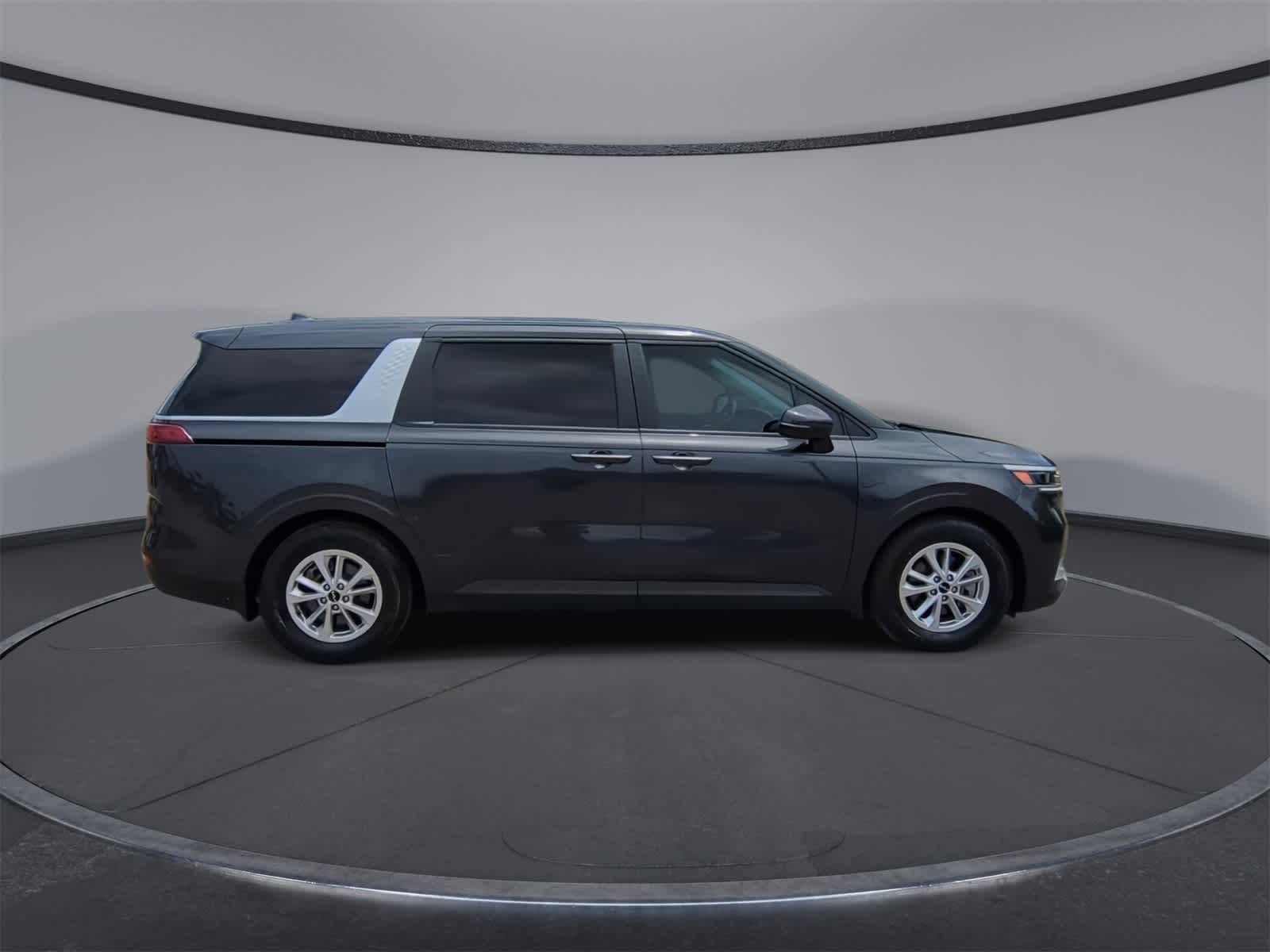 Thumbnail: 2023 Kia Carnival - 9