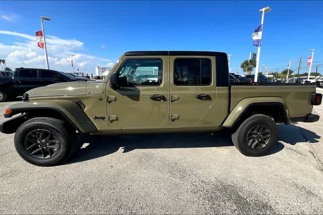 Thumbnail: 2025 Jeep Gladiator - 3