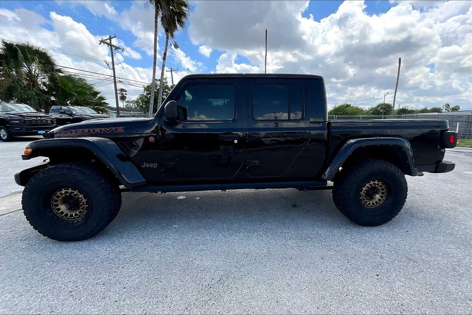Thumbnail: 2023 Jeep Gladiator - 3