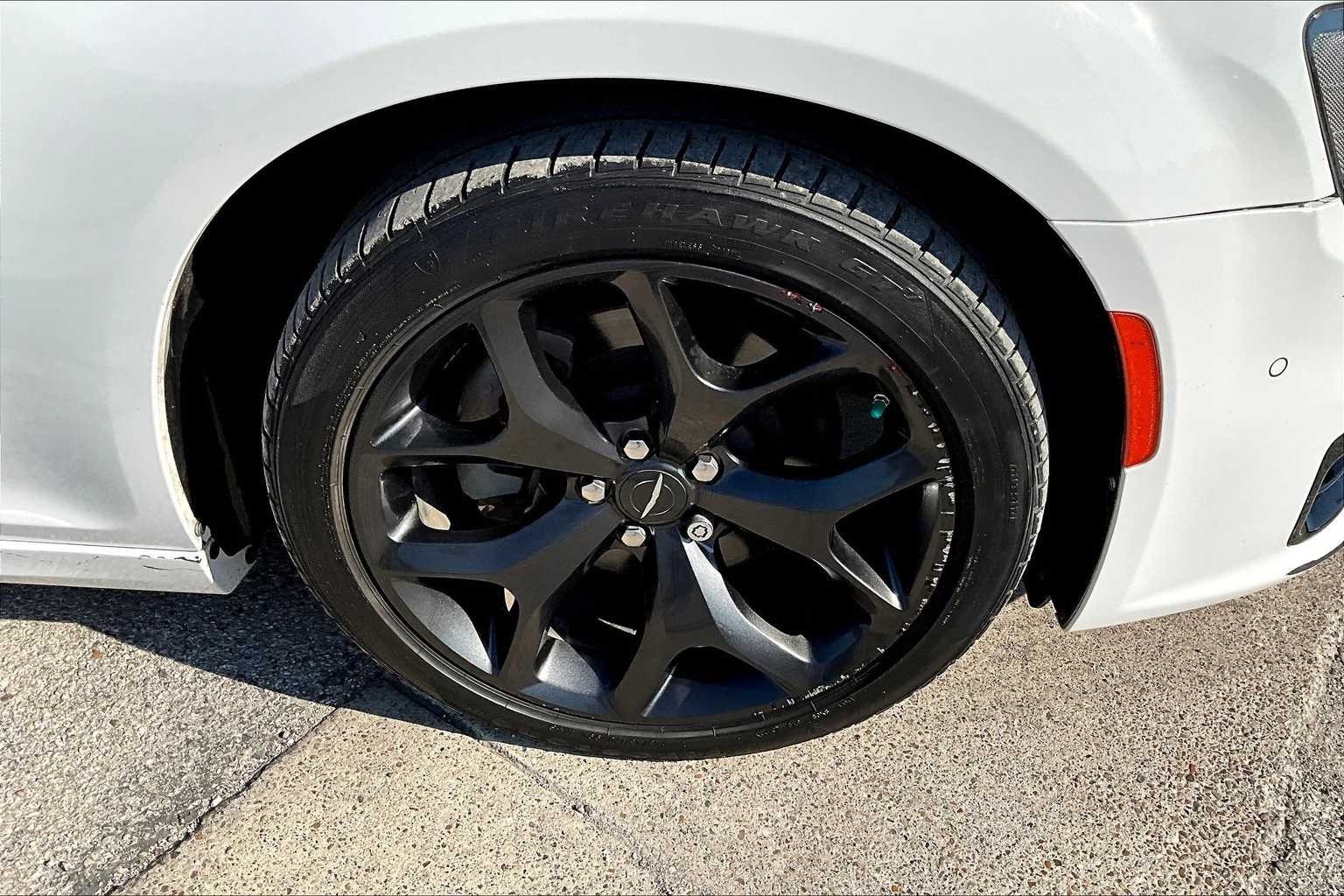 Thumbnail: 2023 Chrysler 300 - 30