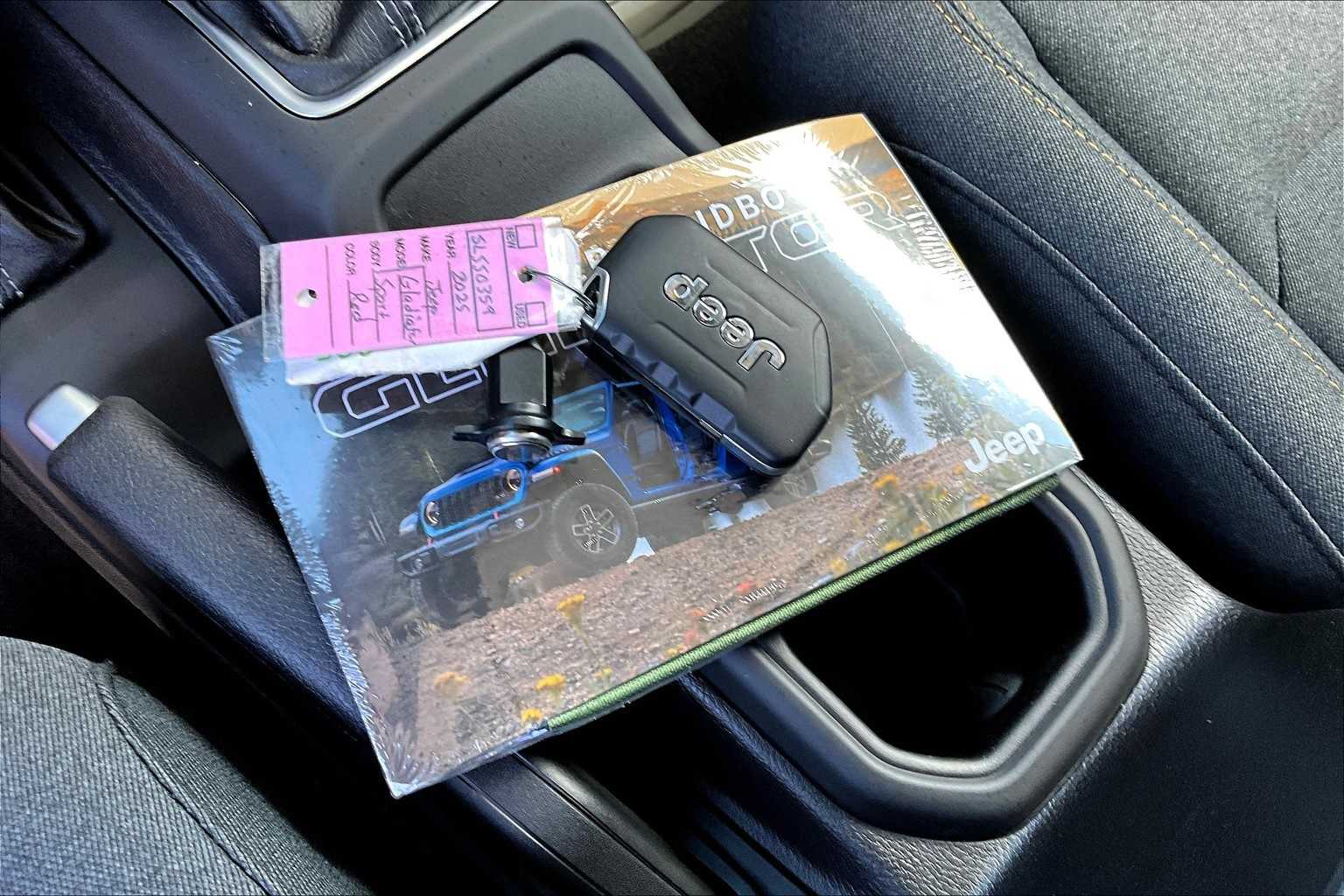 Thumbnail: 2025 Jeep Gladiator - 19