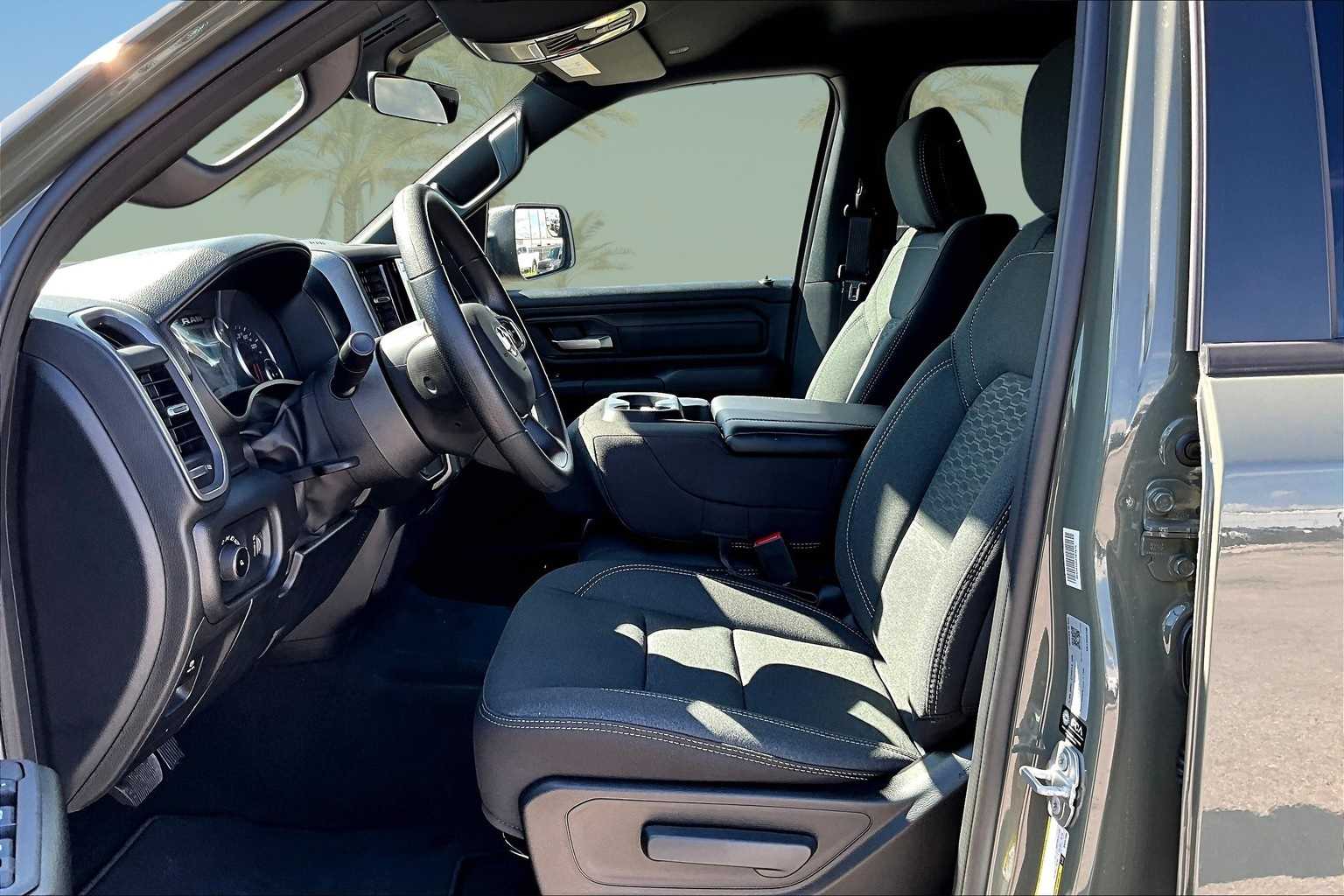 Thumbnail: 2025 RAM 1500 - 9