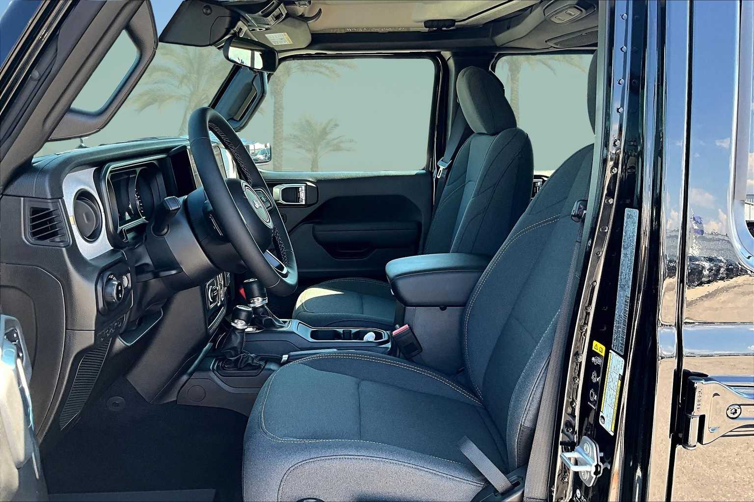 Thumbnail: 2025 Jeep Gladiator - 11